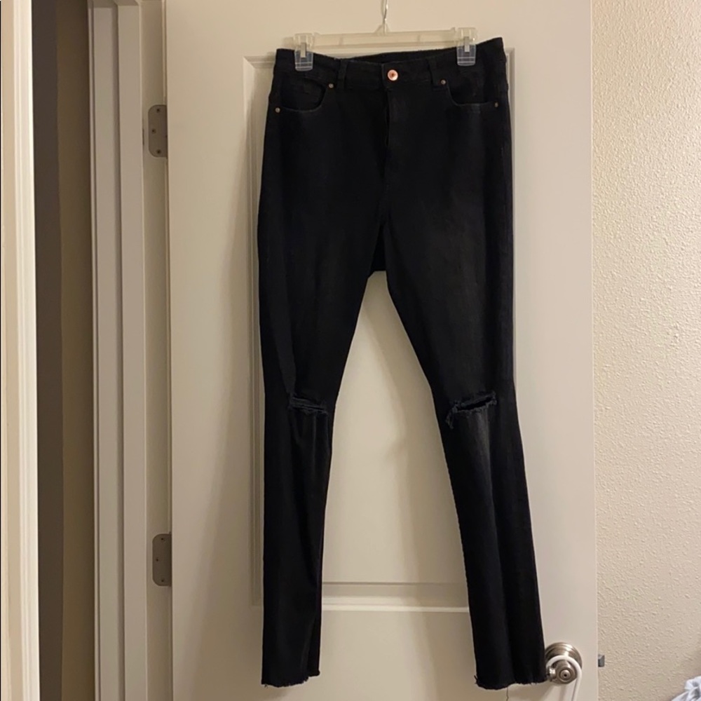 Divided black distressed jeans